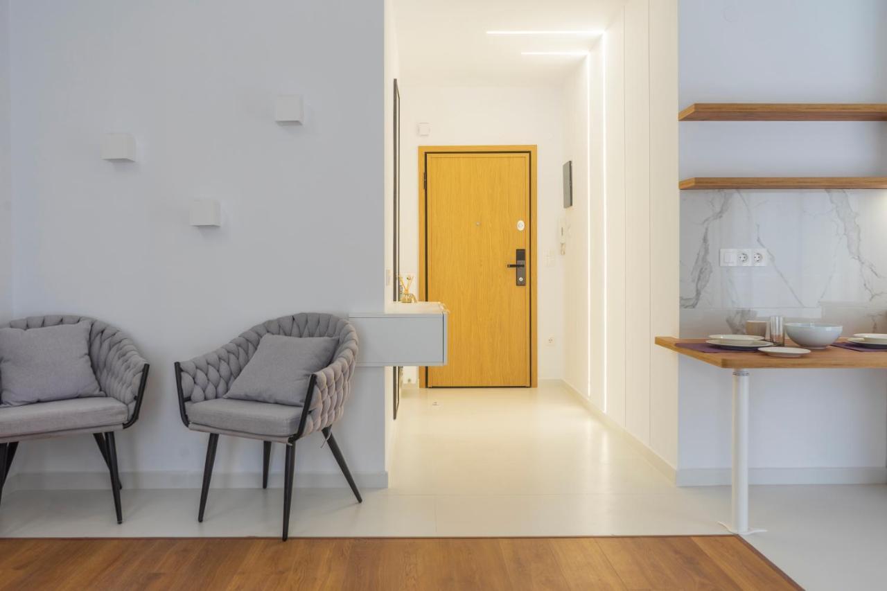 New Modern Style Home Next To The Train Station Tesalonika Bagian luar foto