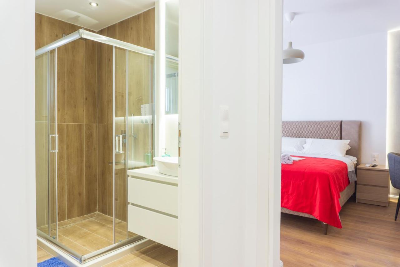 New Modern Style Home Next To The Train Station Tesalonika Bagian luar foto