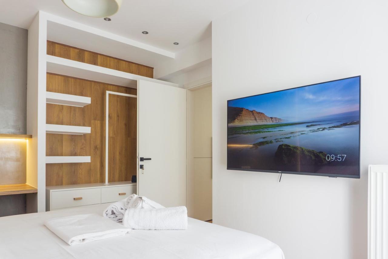 New Modern Style Home Next To The Train Station Tesalonika Bagian luar foto