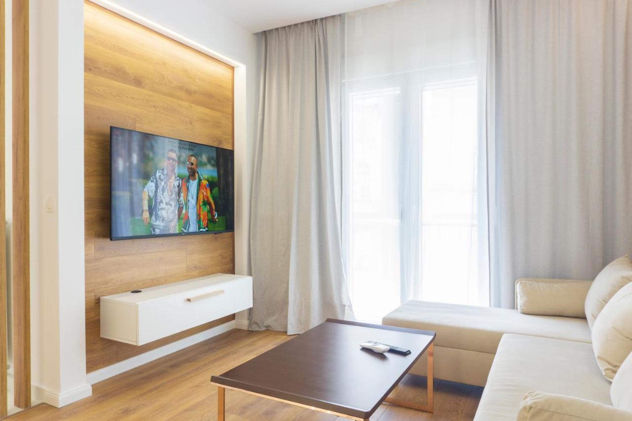 New Modern Style Home Next To The Train Station Tesalonika Bagian luar foto