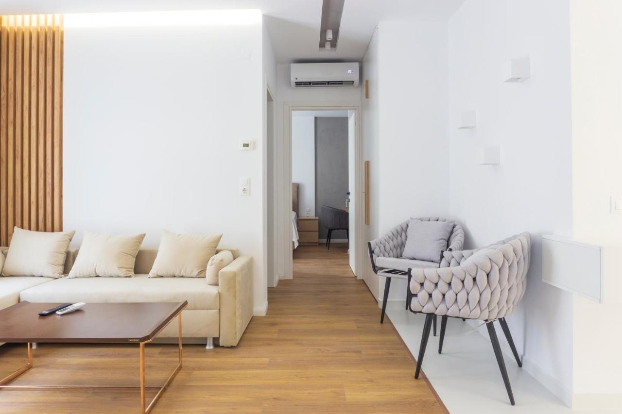 New Modern Style Home Next To The Train Station Tesalonika Bagian luar foto