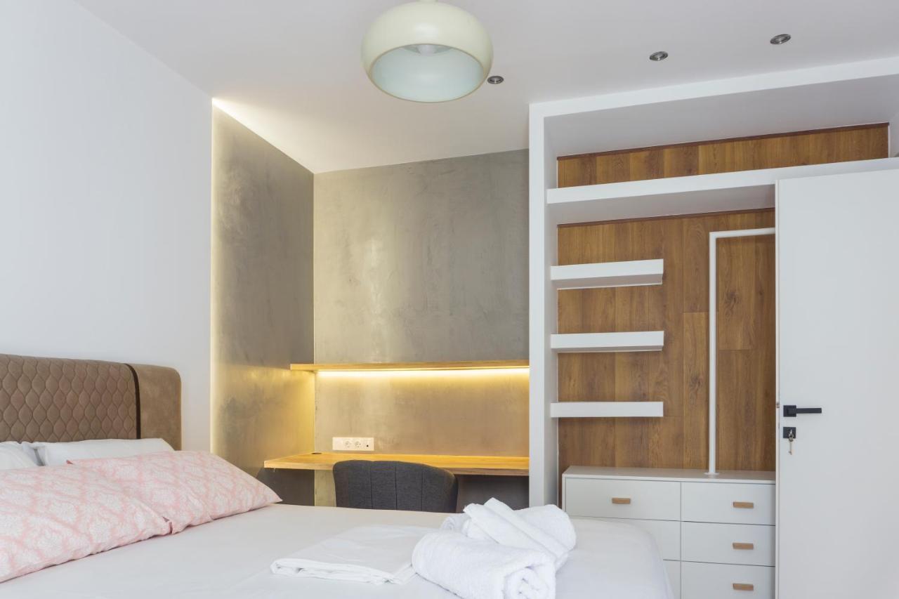 New Modern Style Home Next To The Train Station Tesalonika Bagian luar foto