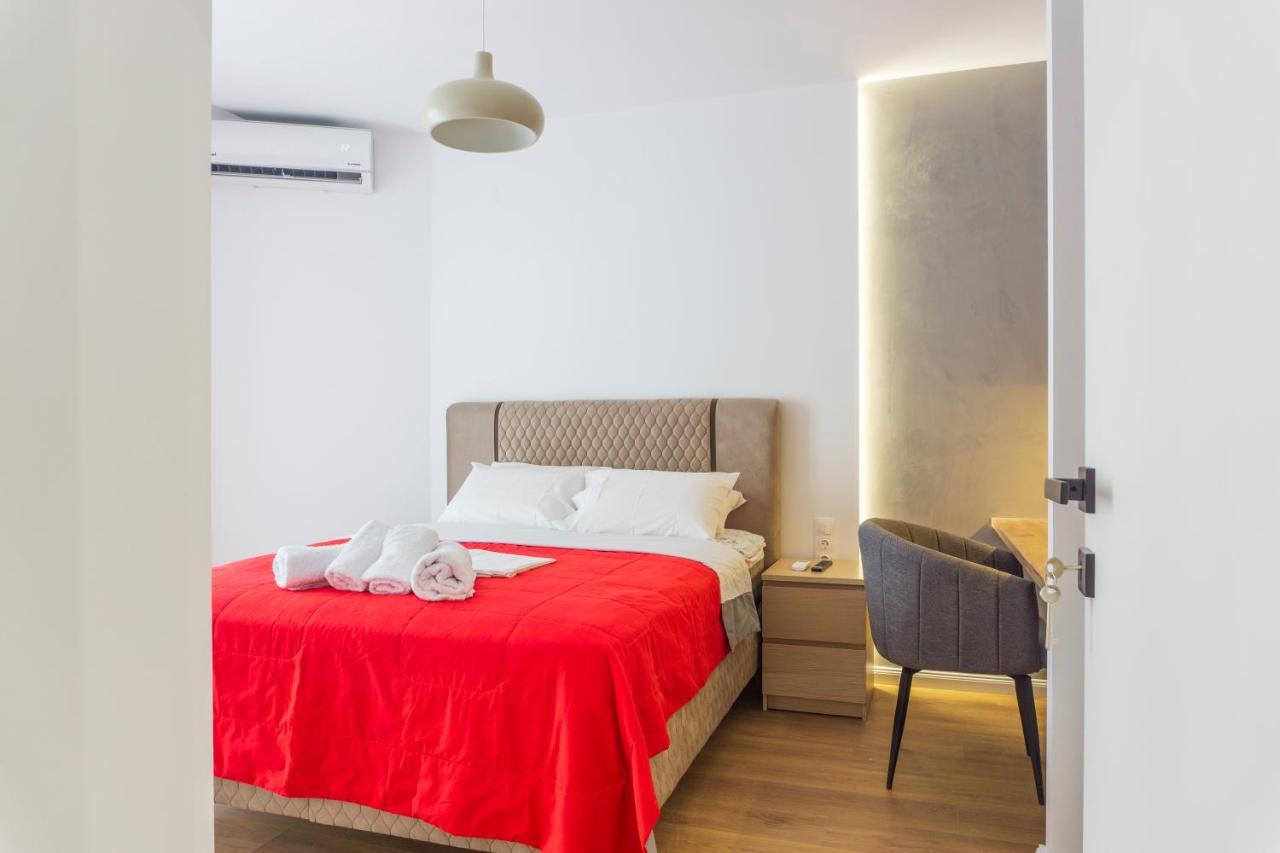 New Modern Style Home Next To The Train Station Tesalonika Bagian luar foto