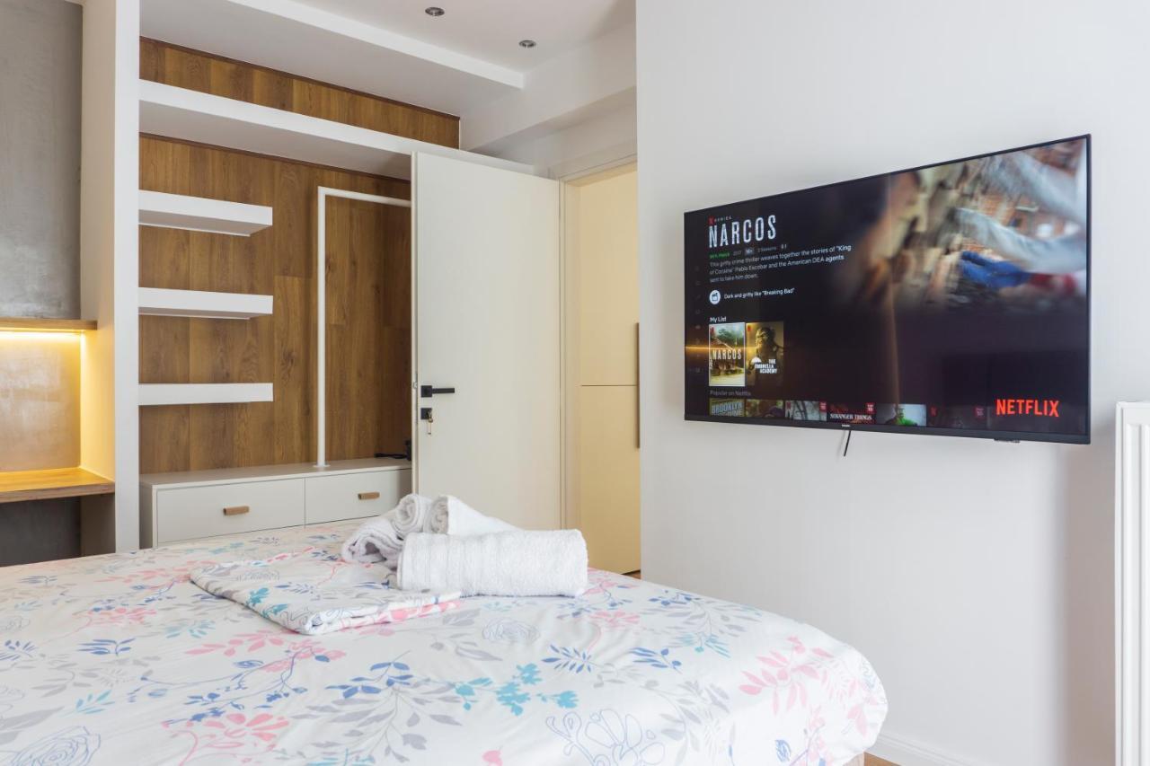 New Modern Style Home Next To The Train Station Tesalonika Bagian luar foto
