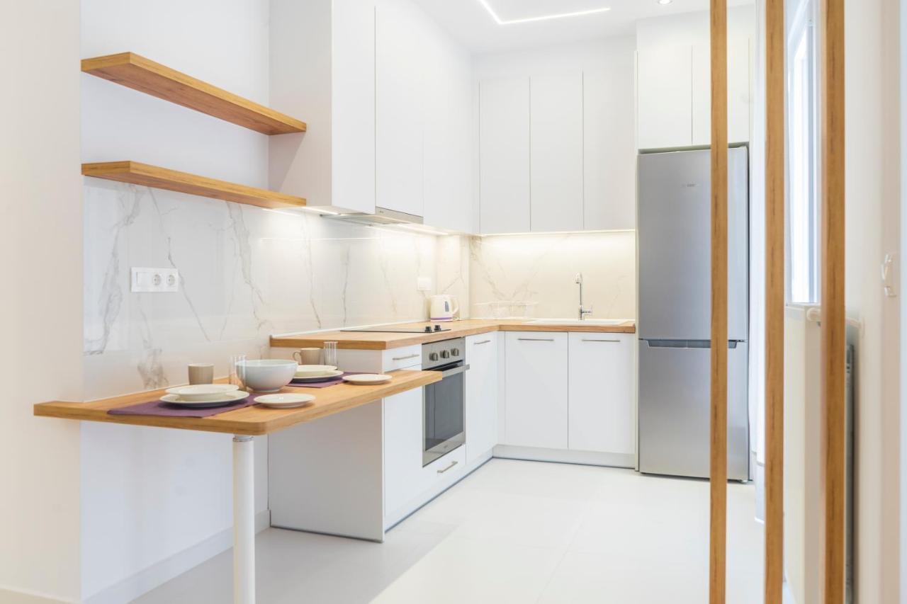 New Modern Style Home Next To The Train Station Tesalonika Bagian luar foto