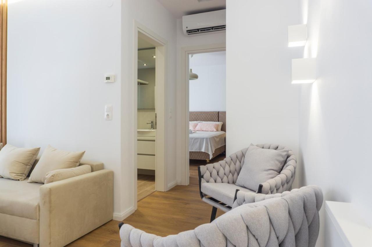 New Modern Style Home Next To The Train Station Tesalonika Bagian luar foto