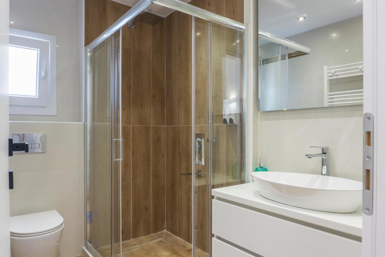 New Modern Style Home Next To The Train Station Tesalonika Bagian luar foto