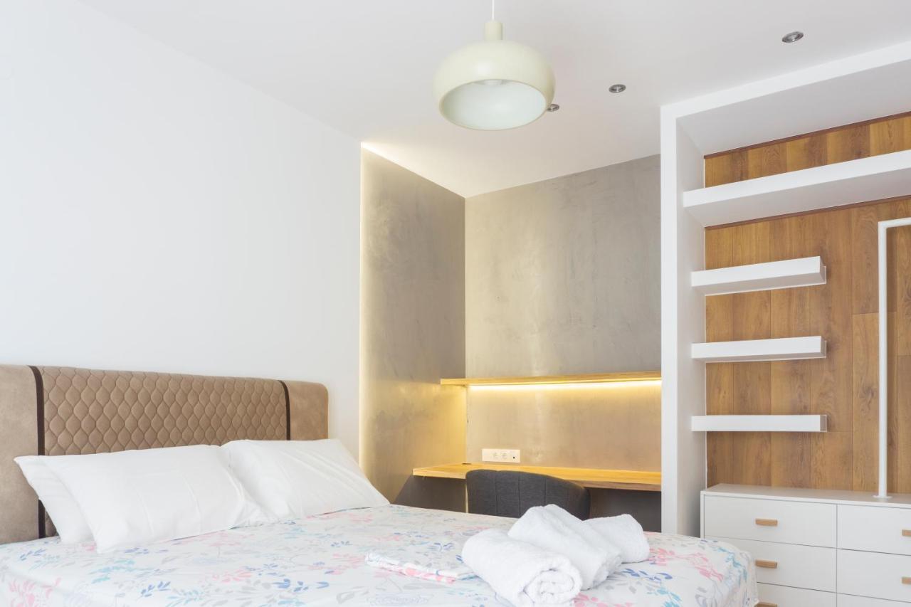 New Modern Style Home Next To The Train Station Tesalonika Bagian luar foto